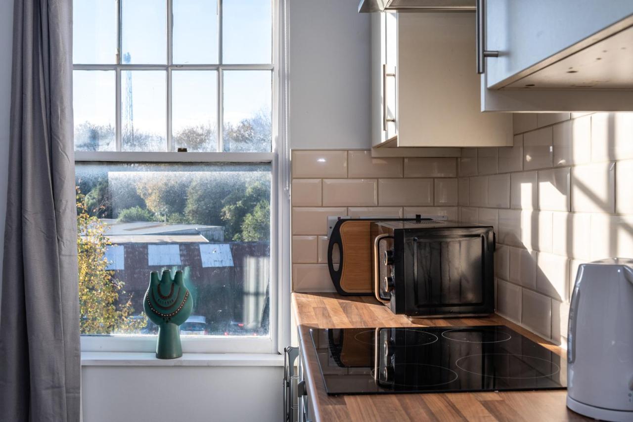 Croft Road Apartment *