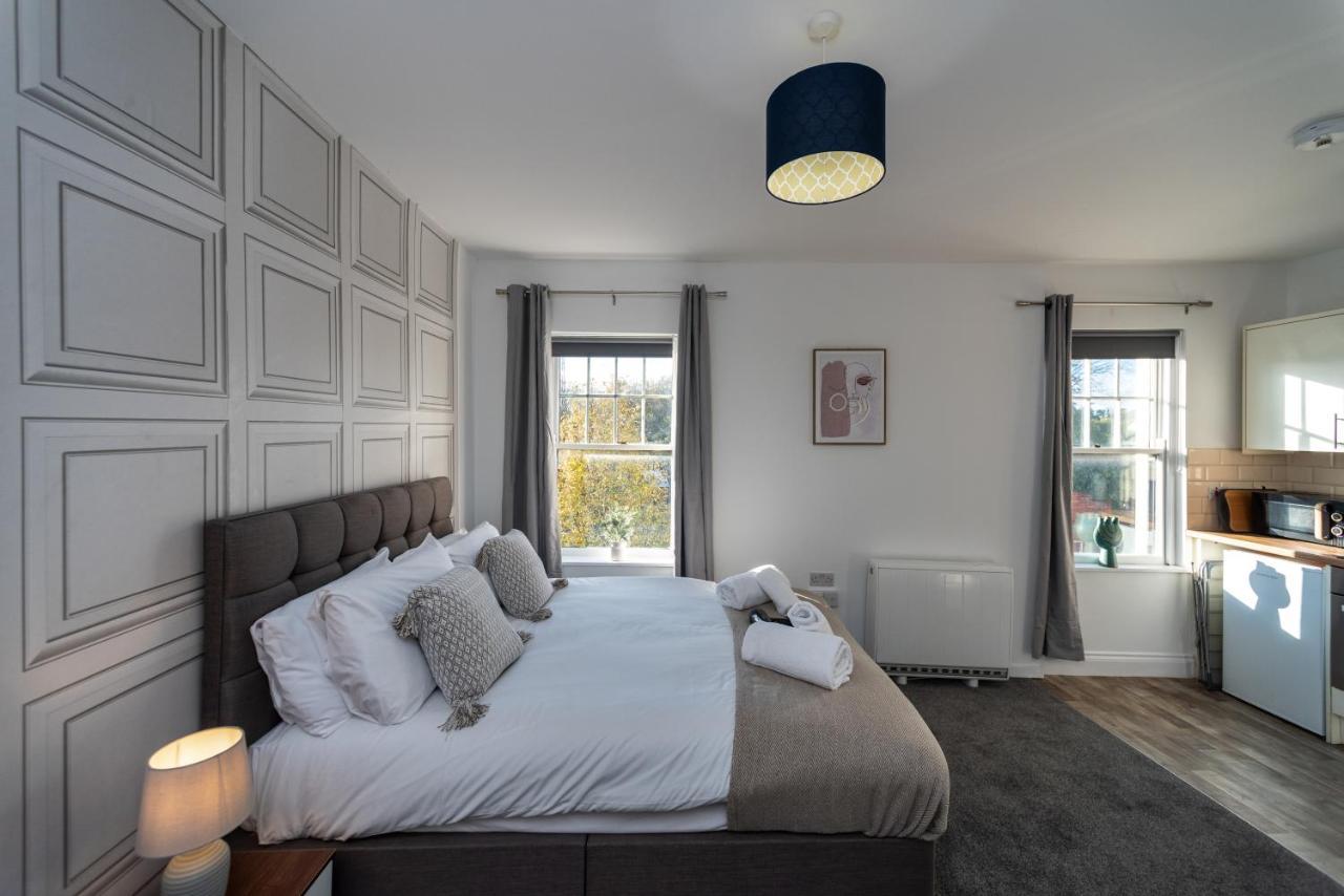 Croft Road Apartment *