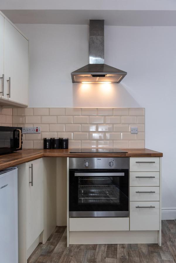 Croft Road Apartment *