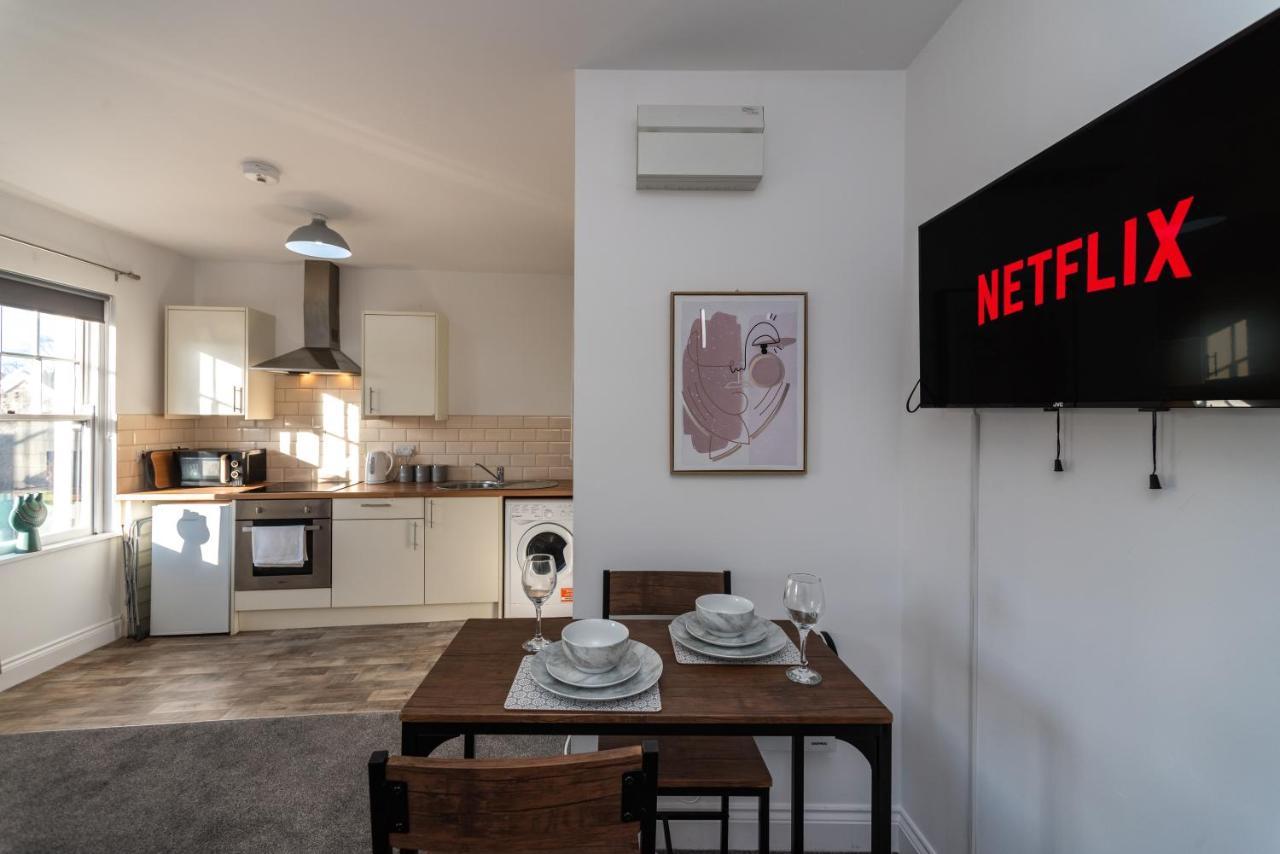 Croft Road Apartment *