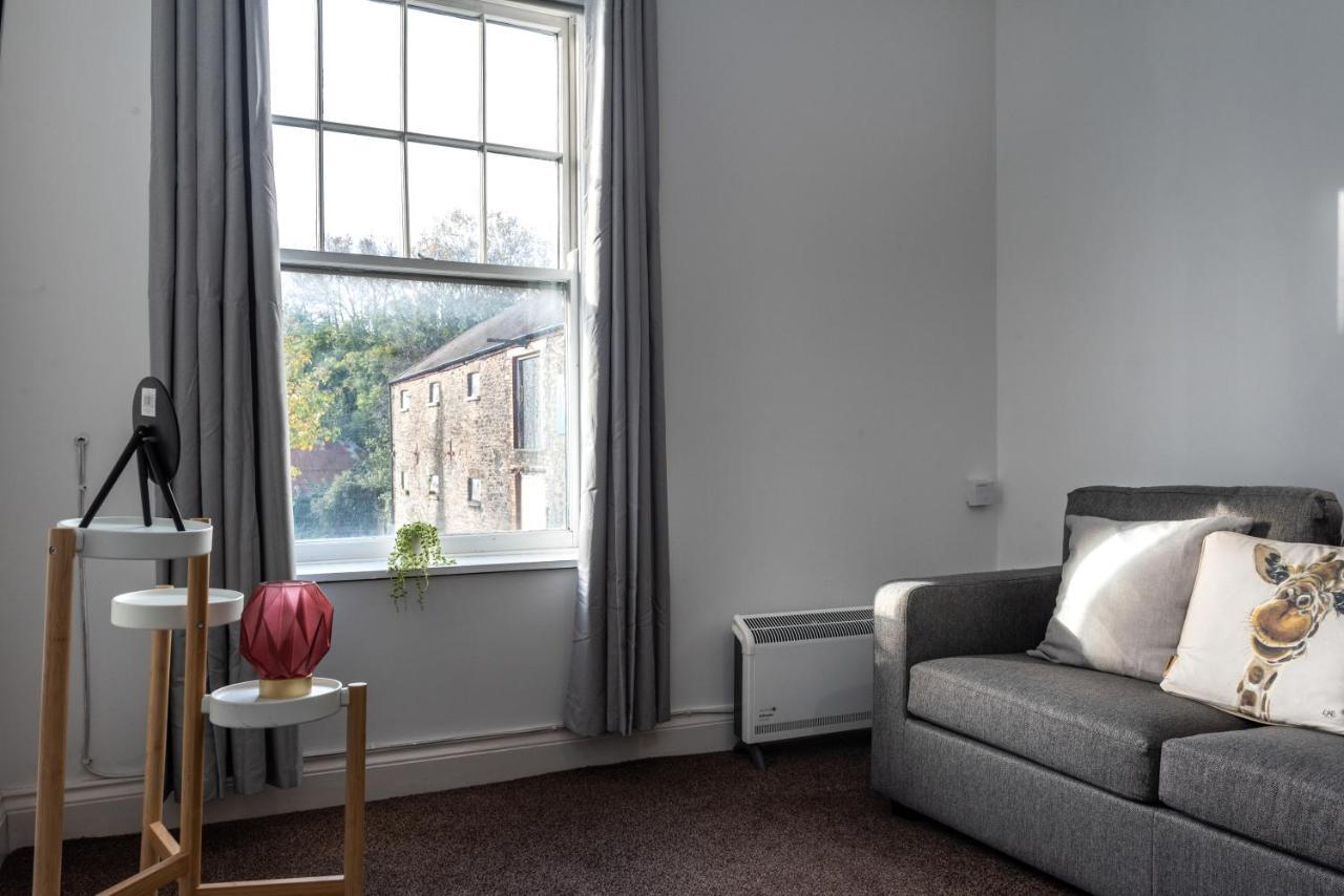 Croft Road Apartment *