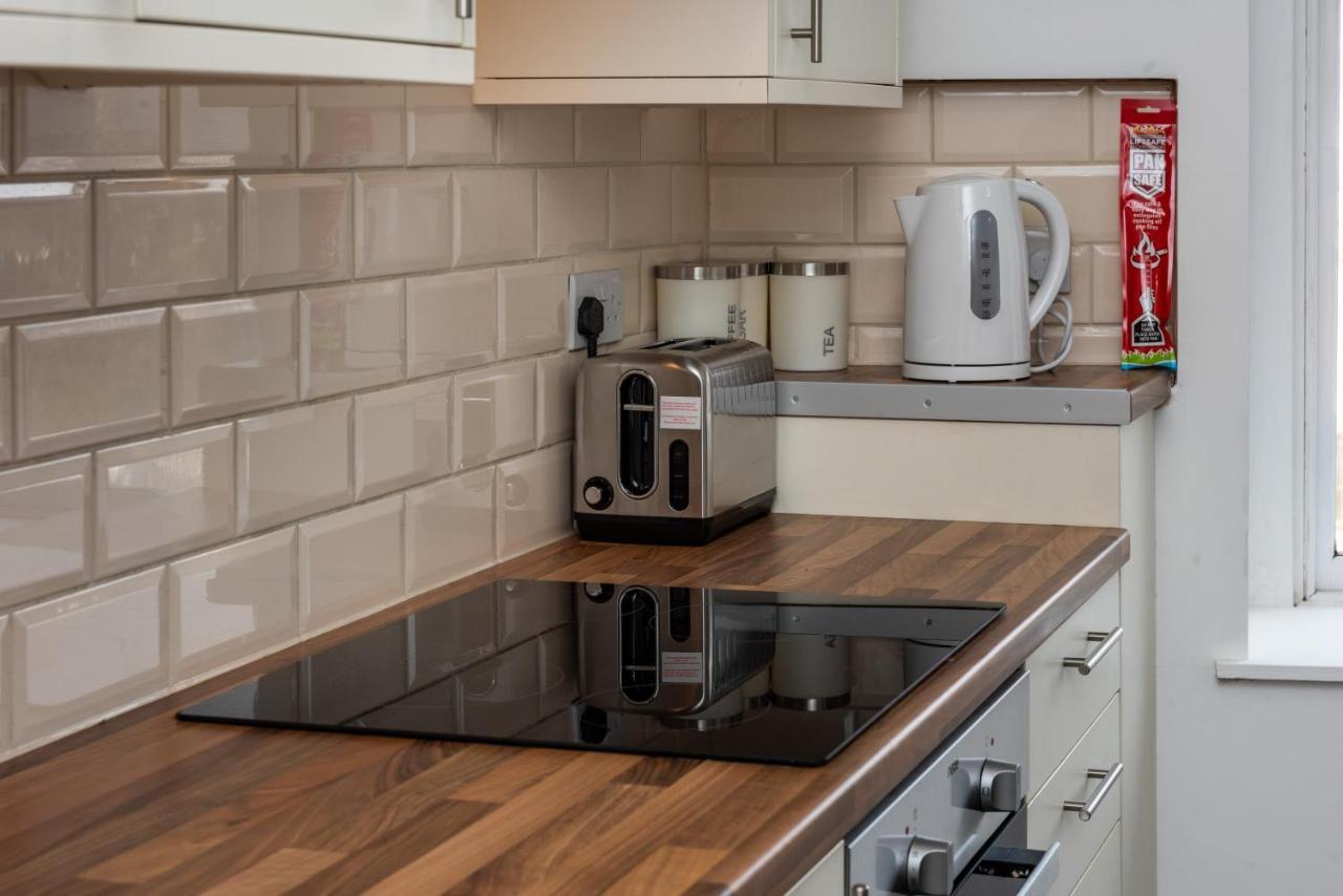 Croft Road Apartment *